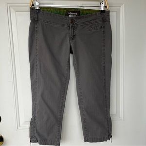 •Billabong• Gray Capri Pants with Zipper Detail - Size 5